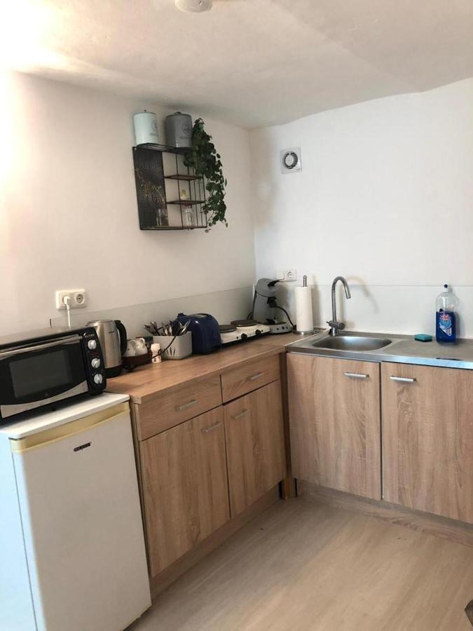 Bescheidene Untergeschoss Wohnung In Guter Lage. Köln Eksteriør billede